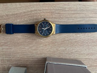 Reloj Parfois Correa Azul y Detalles Dorados
