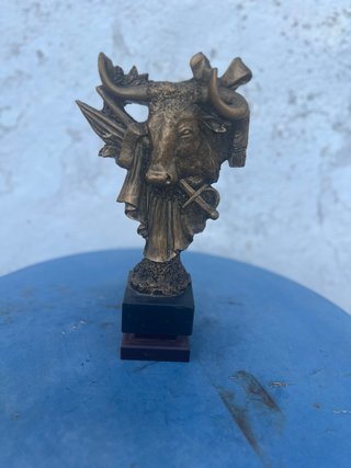 Figura Toro Bronce con Espada