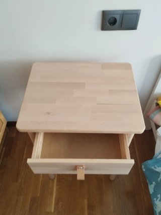Mesita de noche Ikea Björksnäs madera