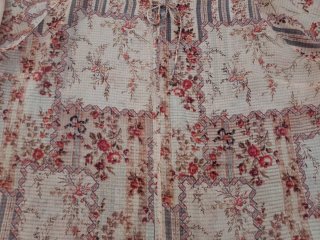 Blusa T L floral. Medidas en descripción