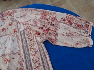 Blusa T L floral. Medidas en descripción