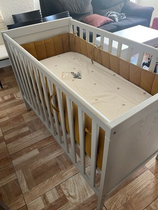 Cuna de bebé blanca