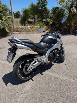 Suzuki GSR600 Naked 2007