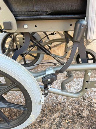 Silla de ruedas basculante