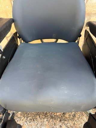Silla de ruedas basculante