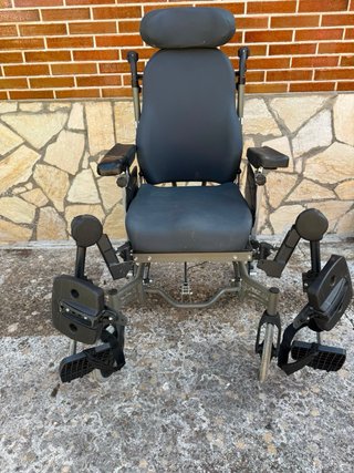 Silla de ruedas basculante