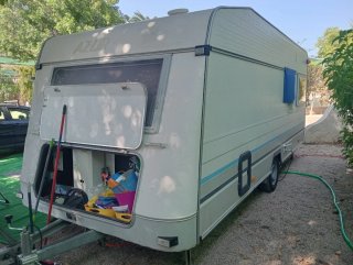 Caravana Knaus Azur con cerramiento