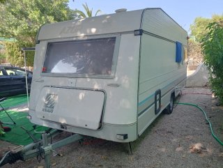 Caravana Knaus Azur con cerramiento