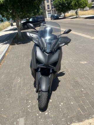 Yamaha Xmax 125cc Maxi Scooter Gris. Impecable.