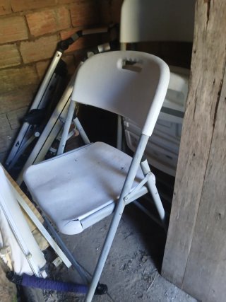 Silla plegable metal y plástico hay 3 unidades