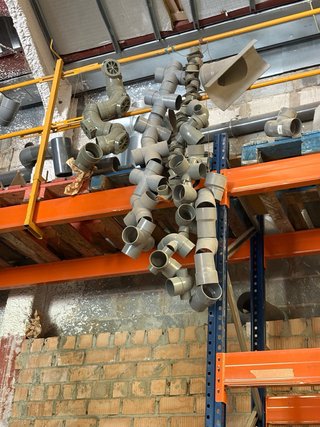 Lote de piezas de fontanería