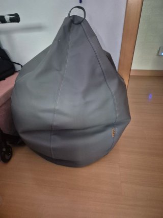 Puf pera cuero sintético gris. Nuevo.