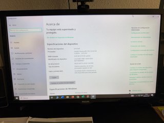 Ordenador de sobremesa negro