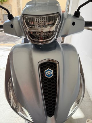 Piaggio Medley 125 Scooter Plata/Marrón