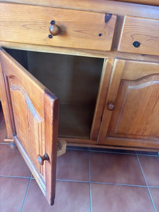 Alacena de madera y cristal