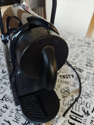 Cafetera Nespresso DeLonghi Negra
