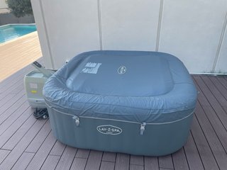 JACUZZI LAY-Z-SPA HAWAII 4-6PERS+FILTROS+QUÍMICOS