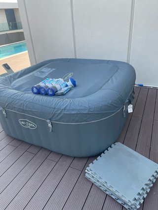 JACUZZI LAY-Z-SPA HAWAII 4-6PERS+FILTROS+QUÍMICOS