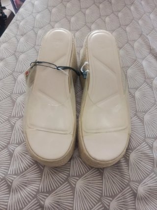 Zapatos de cuña transparentes beige