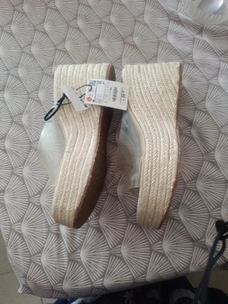 Zapatos de cuña transparentes beige