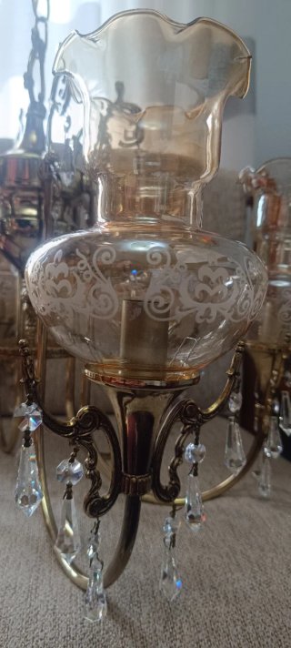 Lámpara antigua de cristal y metal