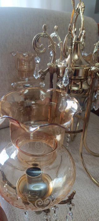 Lámpara antigua de cristal y metal