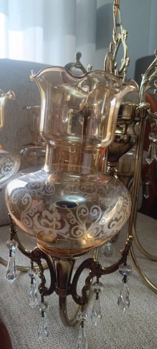 Lámpara antigua de cristal y metal