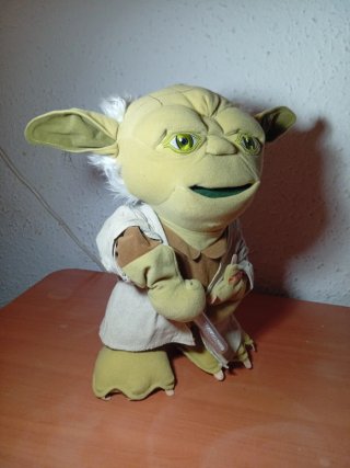 Peluche Yoda Star Wars 35cm Interactivo