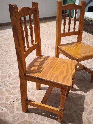 Sillas de madera de pino (2 unidades)