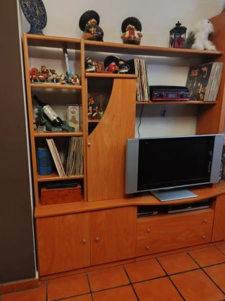 Mueble de salón madera y cristal. Con tv incluida