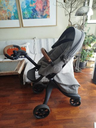 Carrito Stokke gris + saco invierno Stokee +funda.