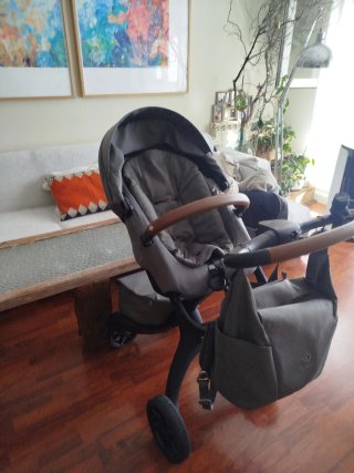 Carrito Stokke gris + saco invierno Stokee +funda.