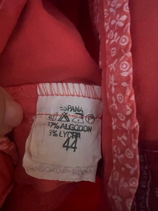 Pantalón corto rojo talla 44