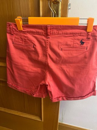 Pantalón corto rojo talla 44