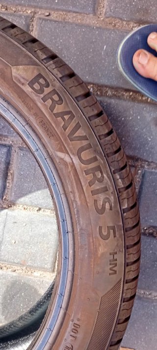 Neumáticos 215/50/17 95Y Solo es uno semi nuevo