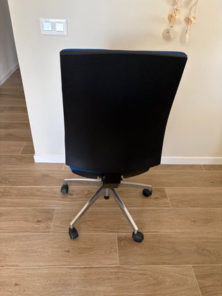 Silla de oficina regulable azul
