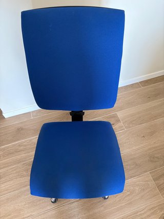 Silla de oficina regulable azul