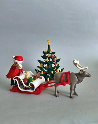 Playmobil Papa Noel Con Trineo Y Árbol Navidad