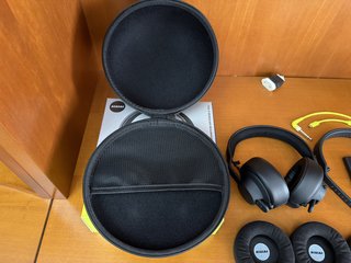 Aiaiai TMA-2 DJ Wireless con varios extras.