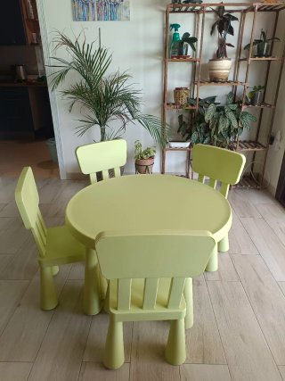 Mesa infantil IKEA MAMMUT + 4 sillas (Verde)