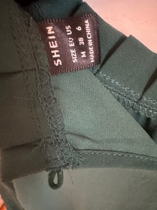 Blusa verde con encaje y volantes