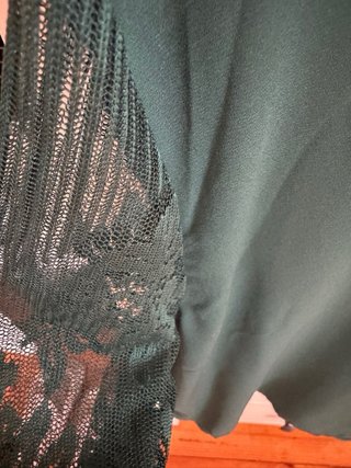 Blusa verde con encaje y volantes