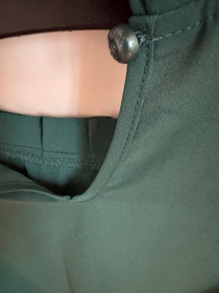 Blusa verde con encaje y volantes