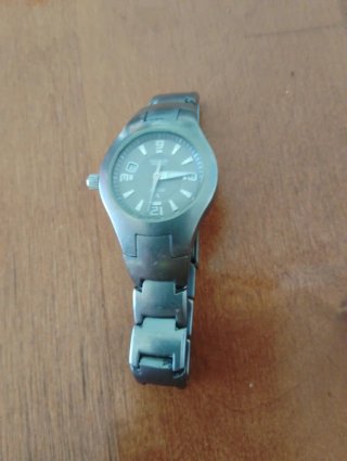 Reloj de pulsera plateado