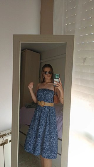 Vestido azul con florecitas blancas