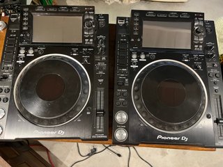 2 x Pioneer CDJ-2000NXS2