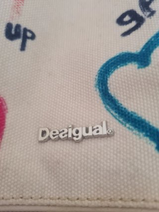 Mochila Desigual Corazones y Mensajes