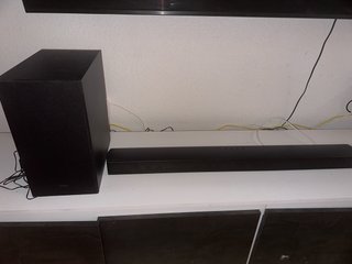 Barra de Sonido y Subwoofer Negro