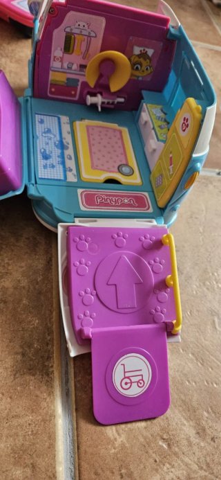 Ambulancia de Mascotas Pinypon + 3 Figuras