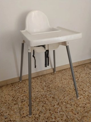 Trona de bebé blanca